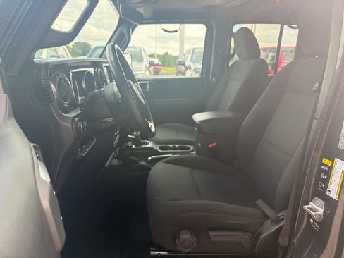 Used 2022 Jeep Gladiator Sport AWD/4WD image 13