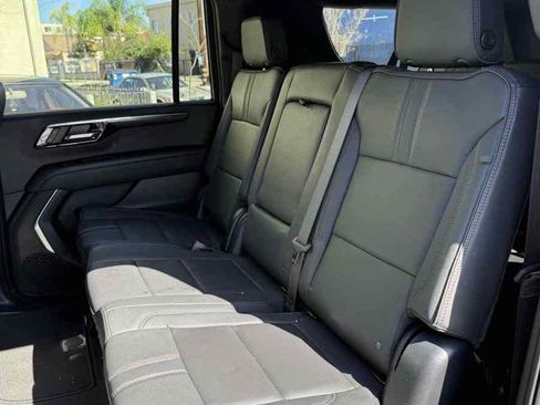 Used 2025 Chevrolet Suburban RST image 21