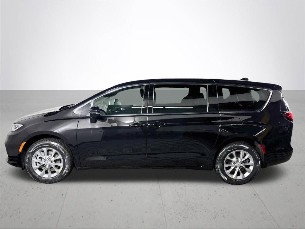 New 2026 Chrysler Pacifica Select AWD/4WD image 9