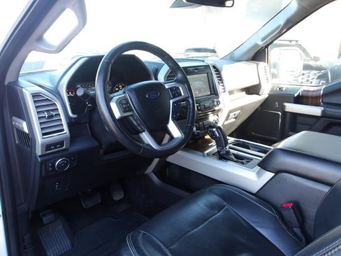 Used 2015 Ford F150 Lariat w/ Equipment Group 502A Luxury AWD/4WD image 9
