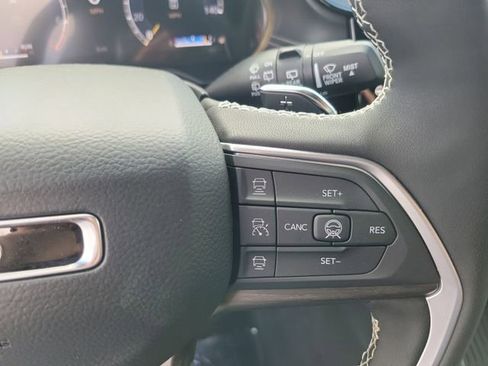 New 2026 Jeep Grand Cherokee Limited w/ Luxury Tech Group II AWD/4WD image 25
