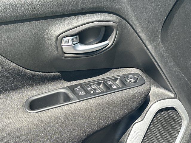 Used 2020 Jeep Renegade Latitude FWD image 14
