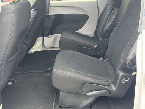 Used 2023 Chrysler Voyager LX FWD image 15
