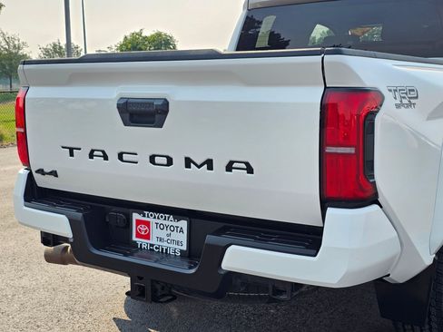 Used 2024 Toyota Tacoma TRD Sport AWD/4WD image 13