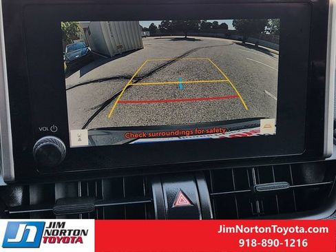 Used 2025 Toyota RAV4 XLE AWD/4WD image 18