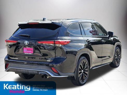 Used 2023 Toyota Highlander XSE FWD image 8