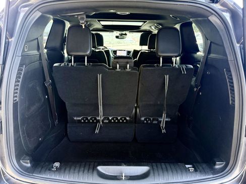 Used 2023 Chrysler Pacifica Touring-L w/ Uconnect Theater Family Group AWD/4WD image 37