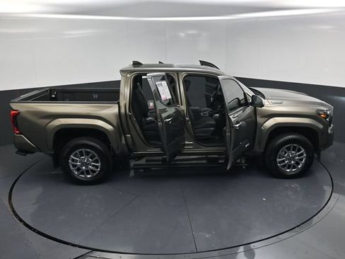 Used 2026 Toyota Tacoma Limited AWD/4WD image 25