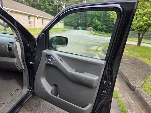Used 2010 Nissan Frontier SE w/ SE Value Truck Pkg RWD image 31