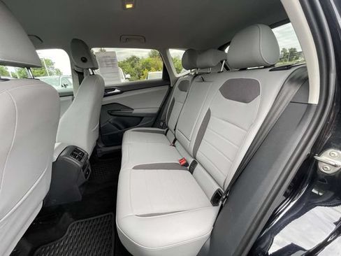 Certified 2024 Volkswagen Taos SE FWD image 12