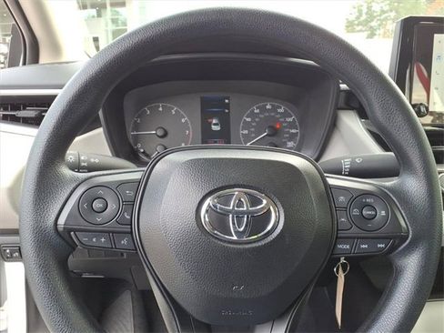 Used 2025 Toyota Corolla LE image 21