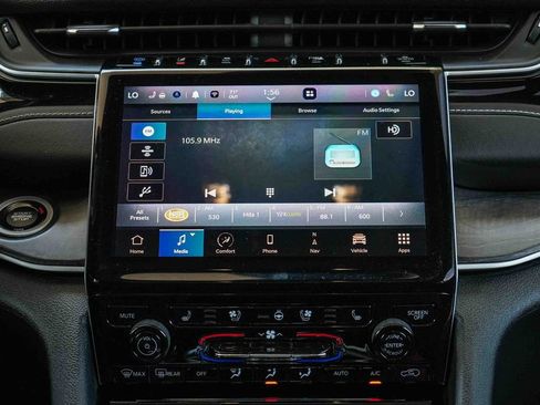Used 2023 Jeep Grand Cherokee 4WD 4xe w/ Luxury Tech Group II image 13