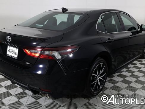 Used 2024 Toyota Camry SE image 5