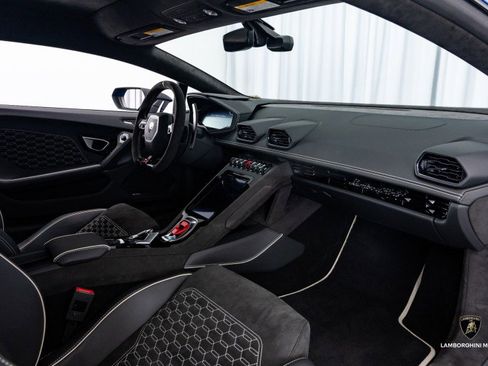 Used 2024 Lamborghini Huracan Sterrato image 45