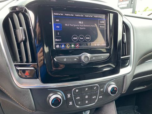 Used 2021 Chevrolet Traverse LS image 11