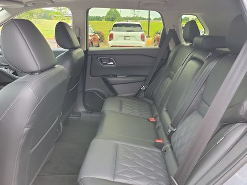 Used 2025 Nissan Rogue Platinum FWD image 11