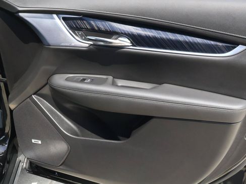 Certified 2025 Cadillac XT6 Premium Luxury w/ LPO, Floor Liner Package FWD image 22