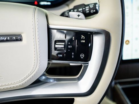 Used 2025 Land Rover Range Rover Long Wheelbase Autobiography image 41