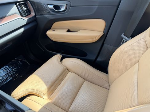 Certified 2023 Volvo XC60 B5 Ultimate w/ Protection Package Premier image 15