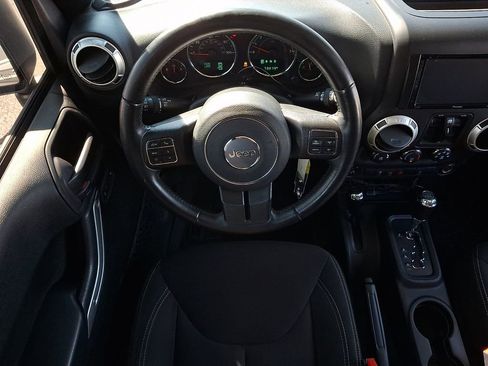 Used 2018 Jeep Wrangler Unlimited Sahara w/ Connectivity Group image 11