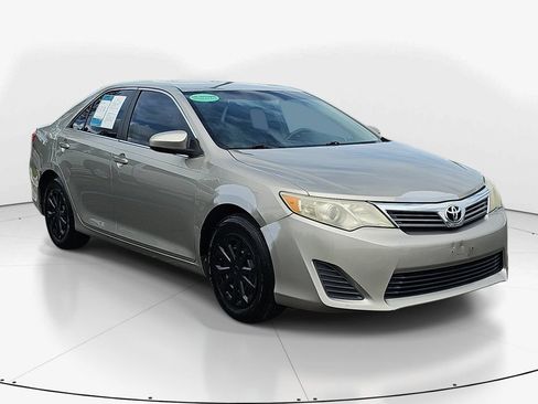 Used 2013 Toyota Camry FWD image 3