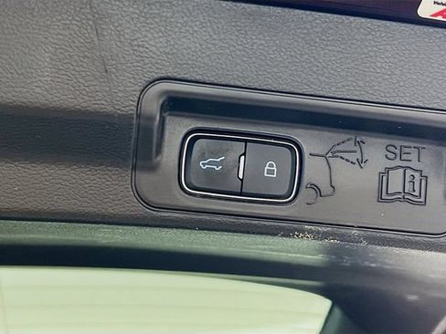 Used 2022 Ford Explorer XLT w/ Equipment Group 202A AWD/4WD image 27