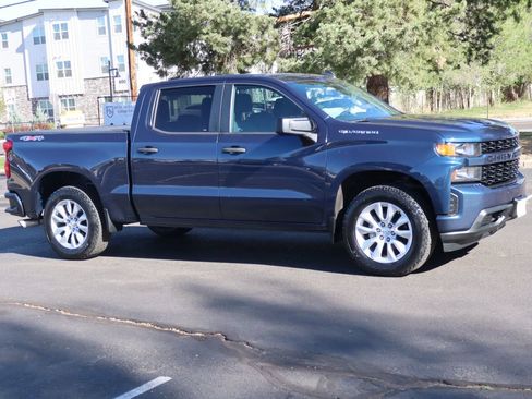 Used 2019 Chevrolet Silverado 1500 Custom w/ Custom Value Package image 2