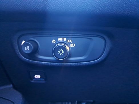 Used 2023 GMC Terrain SLE w/ Driver Convenience Package image 15