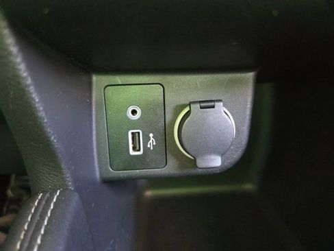 Used 2019 Nissan Kicks SV FWD image 12