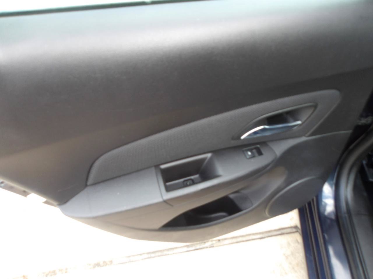 Used 2015 Chevrolet Cruze LT FWD image 15