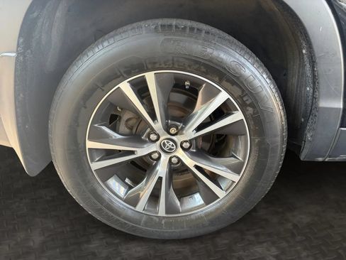 Used 2019 Toyota Highlander Plus w/ Protection Package #3 AWD/4WD image 38