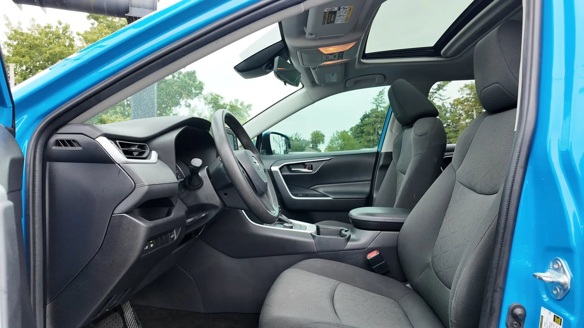 Used 2021 Toyota RAV4 XLE w/ Convenience Package AWD/4WD image 16