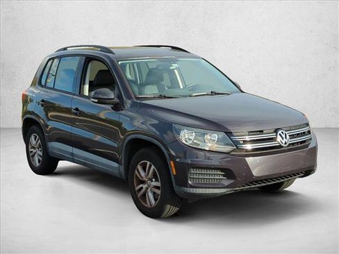 Used 2016 Volkswagen Tiguan S image 3