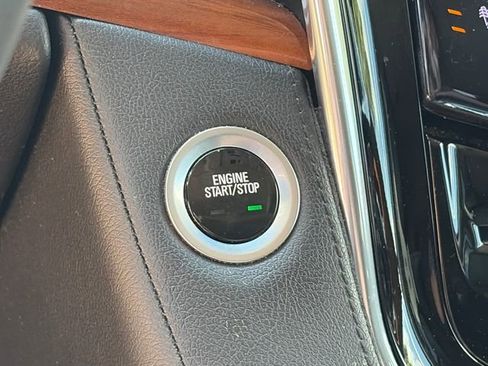 Used 2018 Cadillac Escalade Luxury image 25