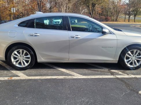 Used 2016 Chevrolet Malibu LT image 9