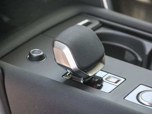 New 2025 Land Rover Discovery S image 20