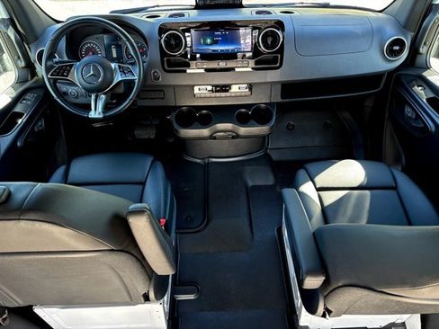 Used 2025 Mercedes-Benz Sprinter 2500 image 26