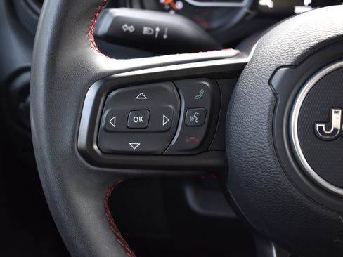 Used 2024 Jeep Wrangler Rubicon image 12