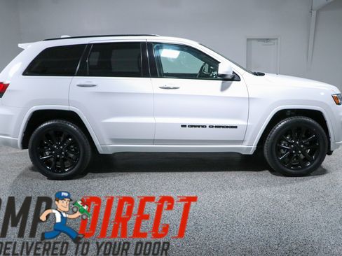 Used 2022 Jeep Grand Cherokee Laredo X AWD/4WD image 6