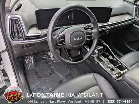 Certified 2025 Kia Sorento SX FWD image 11