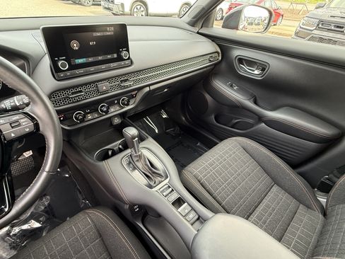 Certified 2025 Honda HR-V Sport image 29