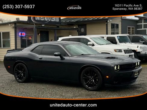 Used 2017 Dodge Challenger SXT w/ Blacktop Package image 3