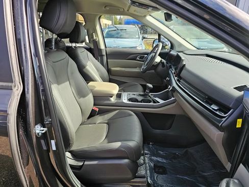 New 2026 Kia Carnival FWD image 11