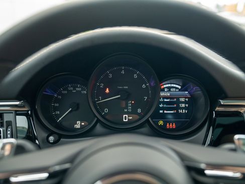 New 2026 Porsche Macan image 15