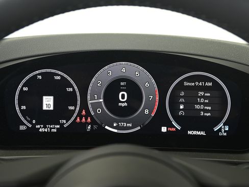 Certified 2025 Porsche Cayenne AWD/4WD image 35