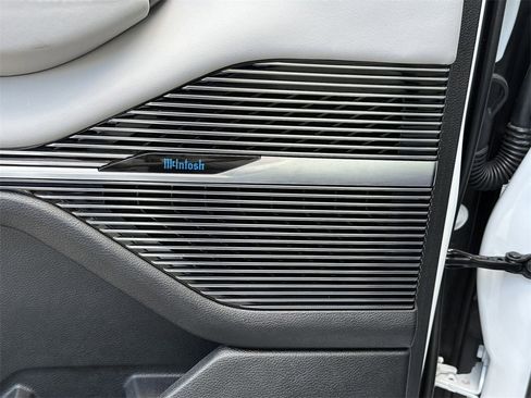 New 2023 Jeep Grand Wagoneer 4WD w/ Flexible Seating Group image 27