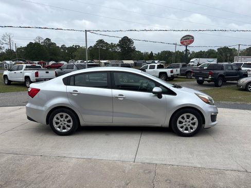Used 2017 Kia Rio LX w/ Power Package FWD image 4