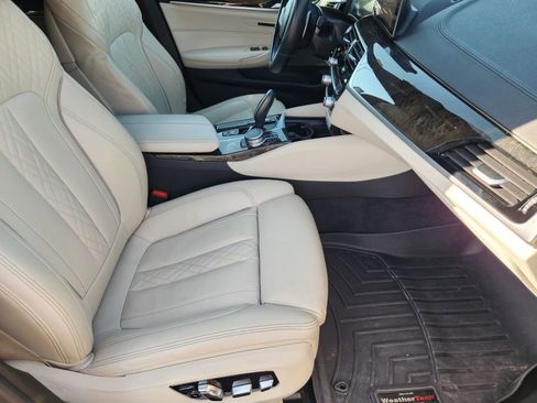 Used 2019 BMW M550i xDrive w/ Dynamic Handling Package AWD/4WD image 17