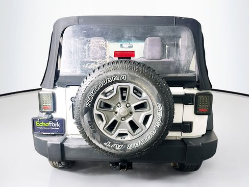 Used 2016 Jeep Wrangler Rubicon w/ Power Convenience Group image 7