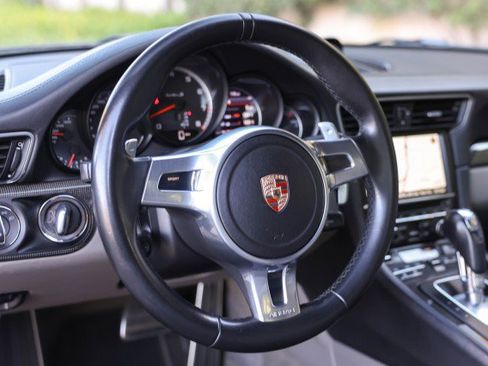 Used 2015 Porsche 911 Turbo S image 17